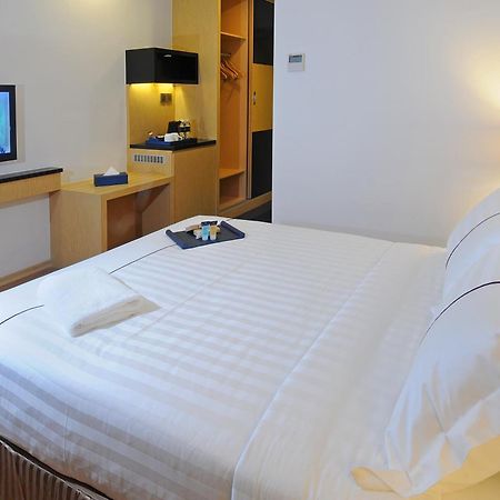 Hotel Granada Johor Bahru Buitenkant foto