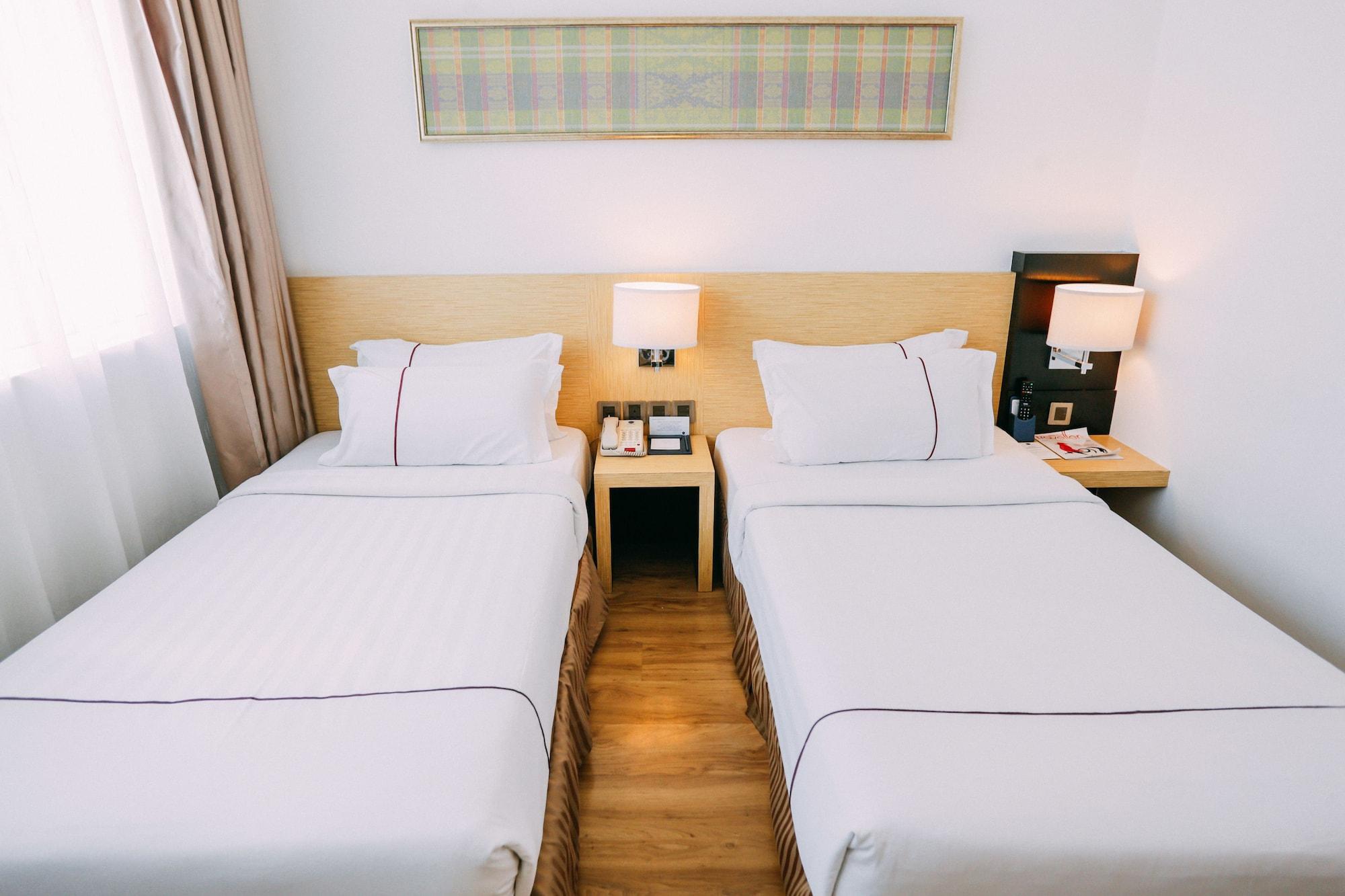 Hotel Granada Johor Bahru Buitenkant foto