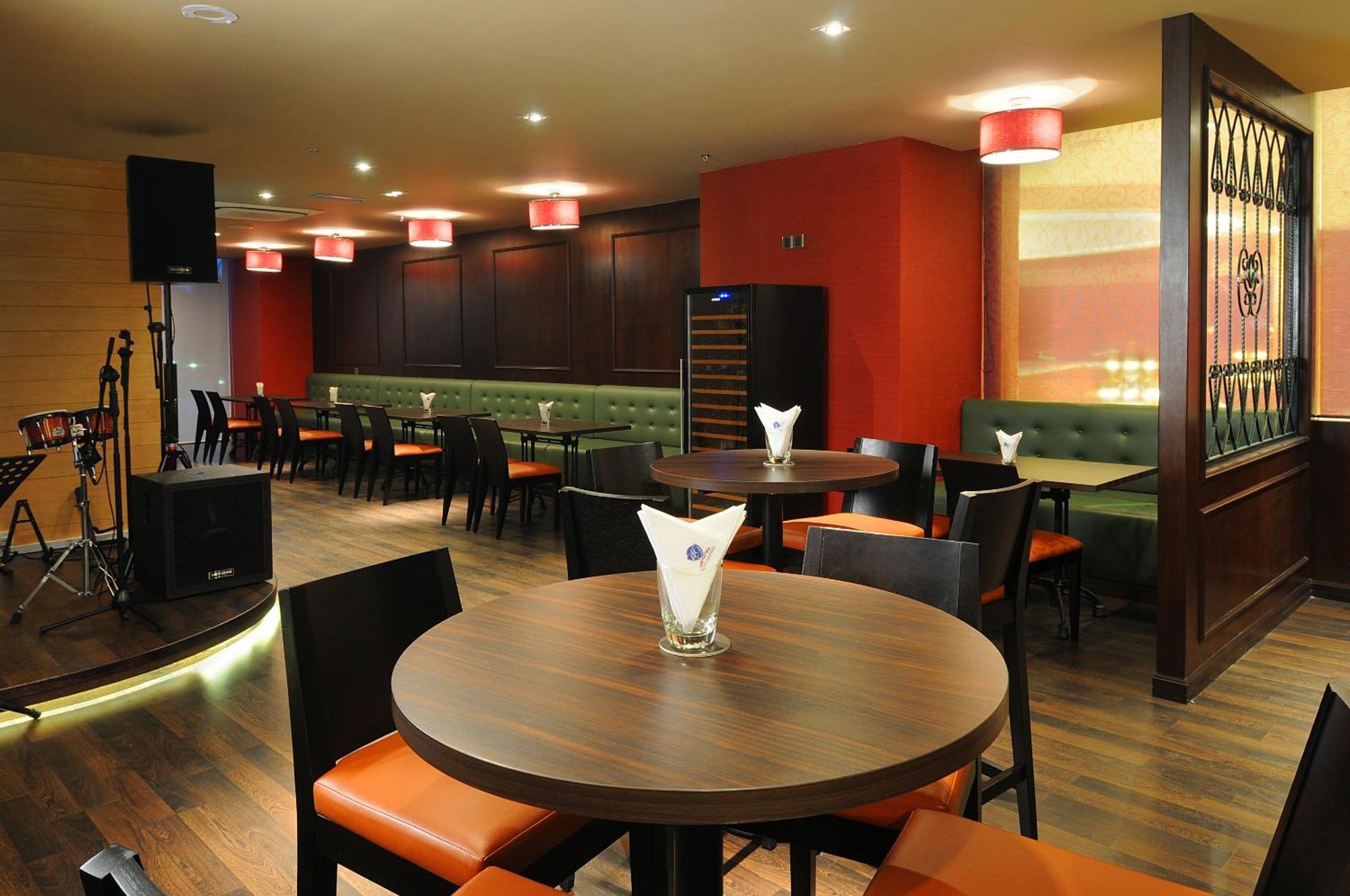 Hotel Granada Johor Bahru Buitenkant foto