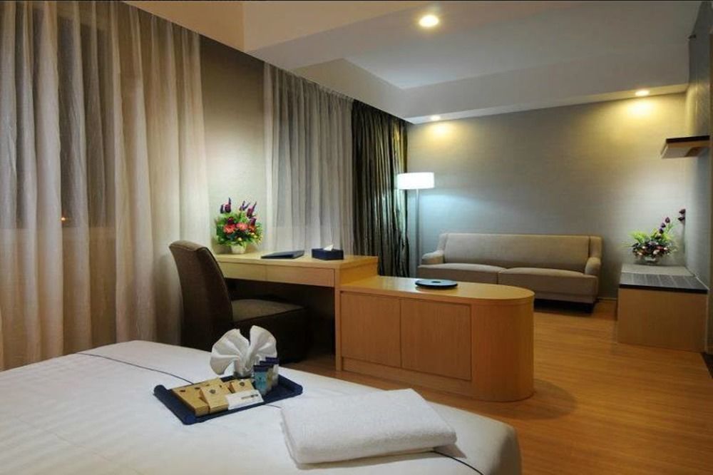 Hotel Granada Johor Bahru Buitenkant foto